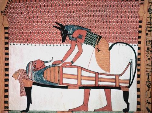 Anubis preparando la momia de Sennedjem
