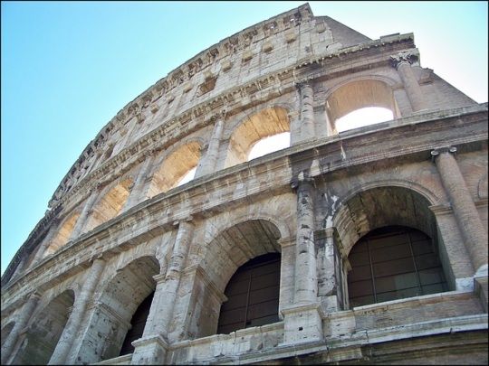 Una serie de frescos antiguos han aparecido dentro del Coliseo de Roma.