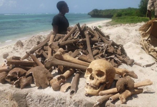 esqueletos esclavos en kenia