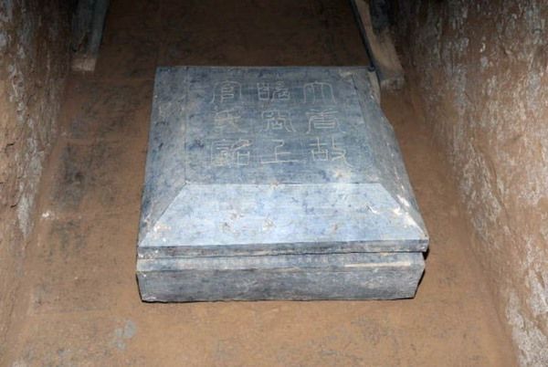 tumba femenina china