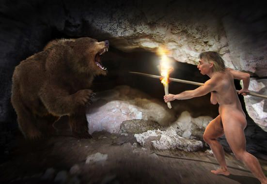 hombre de las cavernas y oso