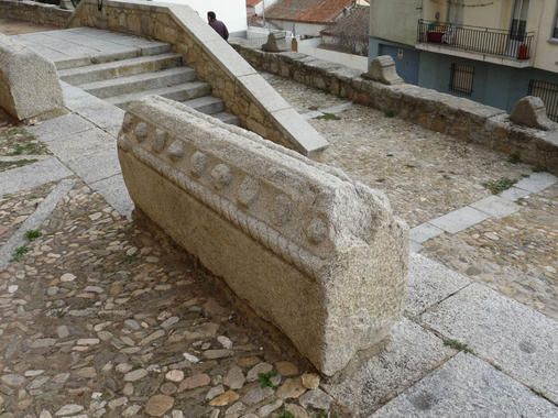 Lápida sepulcral mudéjar de Ávila del S. XV. Crédito: Javier Jiménez Gadea