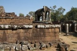 Escultura de elefante en Mebon oriental