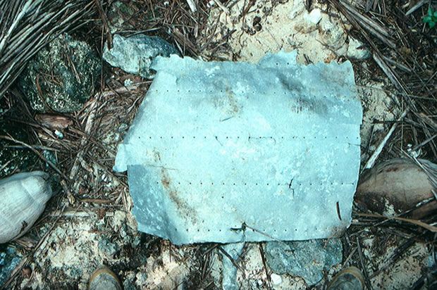 Esta placa de metal perteneció al avión de Amelia Earhart