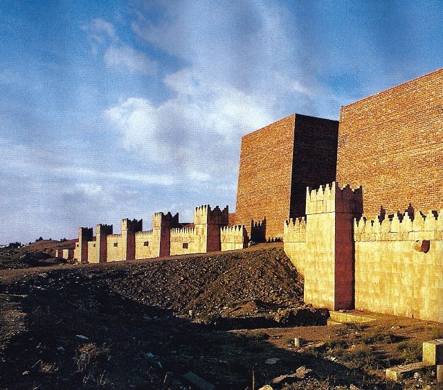 EI habría destruido una parte de las murallas de Nínive, capital del Imperio Asirio.