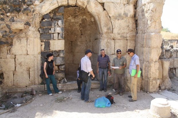 Arqueólogos observan el palacio del Primer Califato a restaurar en el Mar de Galilea