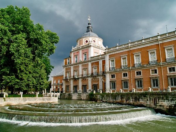 Vista del Palacio Real de Aranjuez desde el Jardín de la Isla