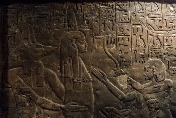 Representación de Maia, nodriza de Tutankamón, en su tumba.