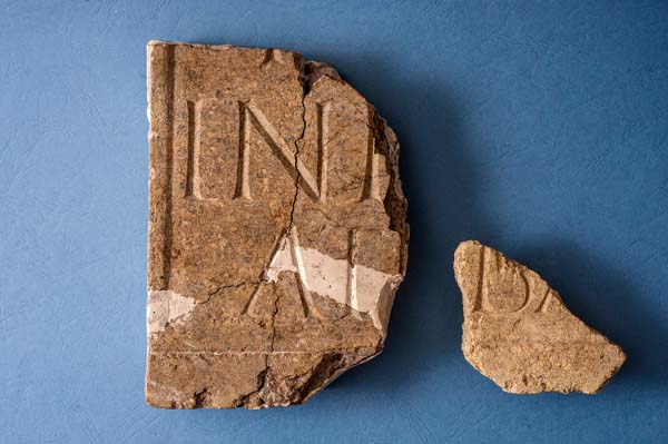 Fragmento romano que coincide con uno encontrado en 1891. Crédito: Universidad de Reading.