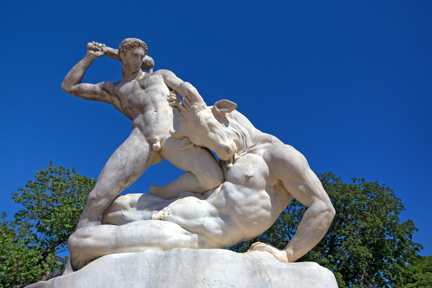 teseo y minotauro escultura tullerias paris