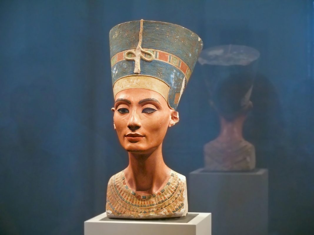 busto de nefertiti reina egipto