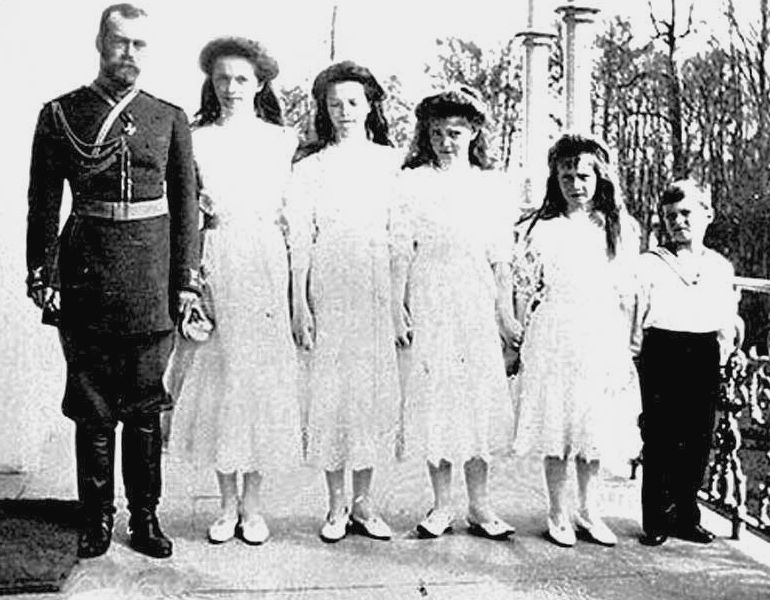 Nicolás II y su familia