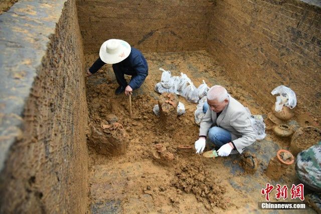 tumba 1800 años china