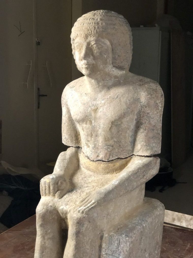 estatua granito kaires