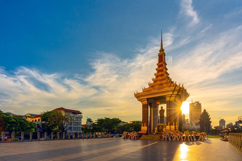 estatua Norodom Sihanouk phnom pnh