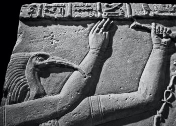 Thot dios egipcio en relieve de piedra