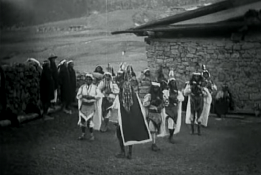 Taraumaras y huicholes en una filmación de 1930