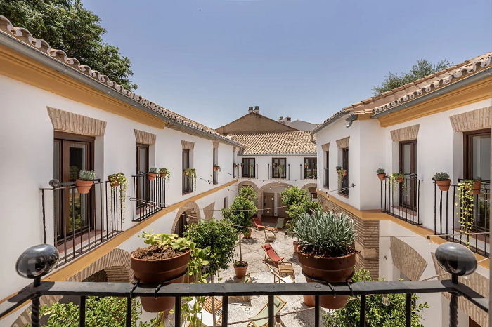 patio interior de un alojamiento en Córdoba centro