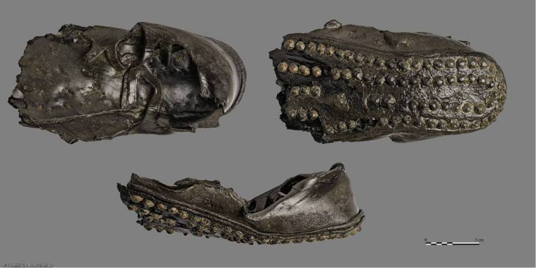 Zapatos de un distrito de artesanos romanos en Francia.