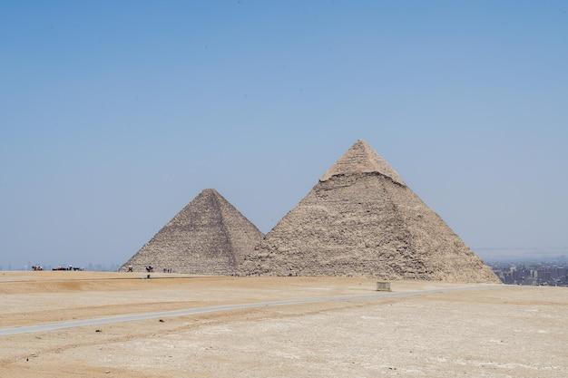 Foto gratuita impresionante vista de las famosas pirámides de giza el cairo egipto