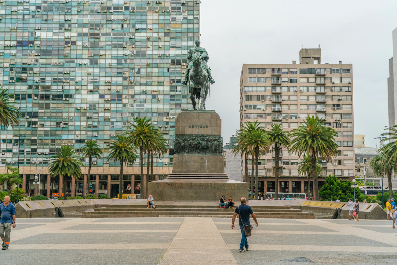 estatua artigas montevideo