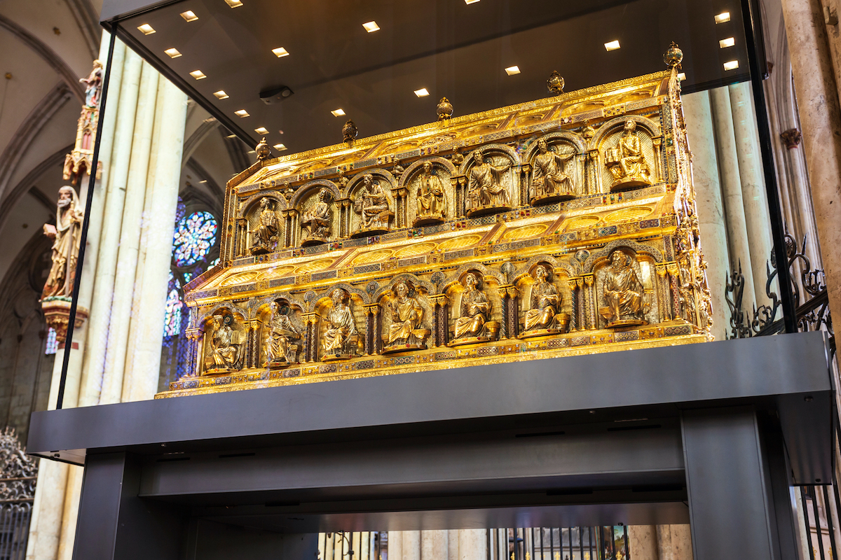 tumba de los reyes magos en catedral de colonia