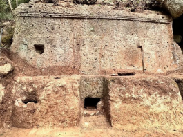 tumba etrusca monumental italia