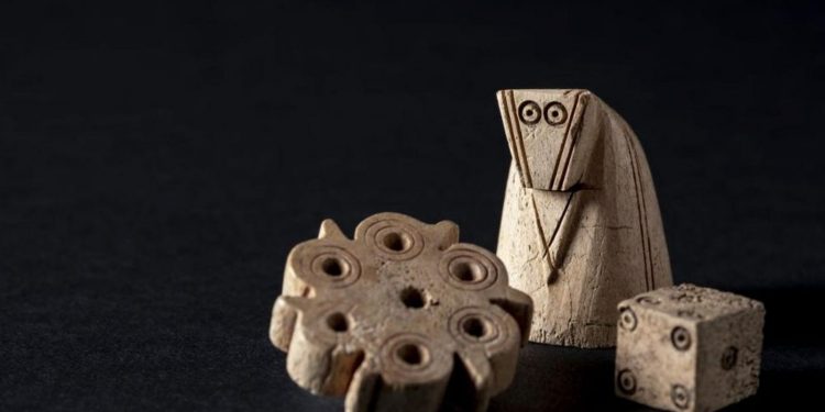 Piezas de juegos medievales hallados en Alemania. Crédito: Victor Brigola- University of Tübingen