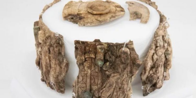 Relicario de marfil de 1500 años hallado en Austria. Crédito: Universidad de Innsbruck