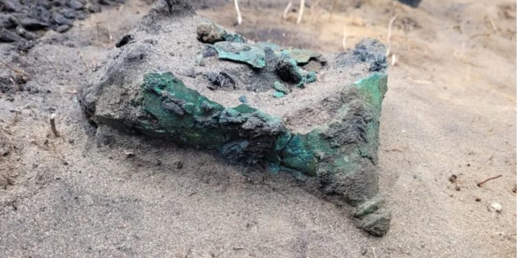 Casco celta hallado en Polonia. Crédito: B. Kaczyński. Państwowe Muzeum Archeologiczne