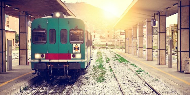 Tren histórico en Trápani, Sicilia. Crédito: Depositphotos