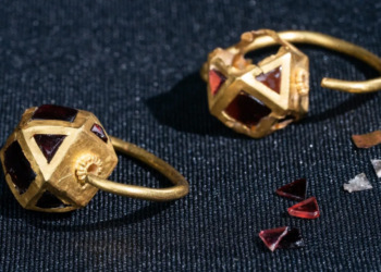 Entierros de mujeres nobles con oro y plata han sido hallados en Crimea