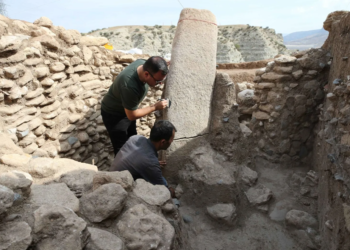 Hallan una estela de 12.000 años en Turquía