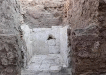 Descubren la tumba de un faraón desconocido en Egipto