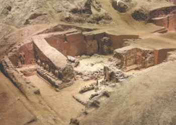 Descubrimientos en Xinjiang abarcan de la Edad de Bronce hasta el budismo.