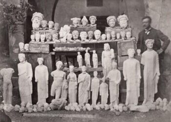 Numerosas piezas de estatuas griegas fueron halladas en el santuario de Apolo.