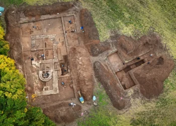 Una iglesia en Alemania tenía un flujo de "agua bendita" sobre la tumba de niños.