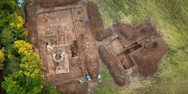 Una iglesia en Alemania tenía un flujo de "agua bendita" sobre la tumba de niños.