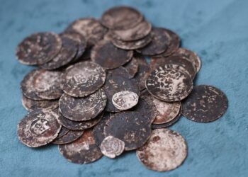 Un tesoro de monedas de plata del siglo XV encontradas en Smolensk.