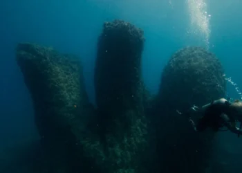 Descubren puerto sumergido que podría relacionarse con Cleopatra.