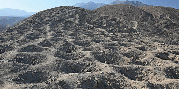 La banda de agujeros precolombinos de Perú sería vestigio de un antiguo mercado de trueque.