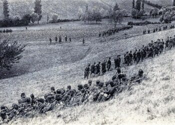 Tropas francesas marchando hacia el frente durante la Batalla del Marne en septiembre de 1914