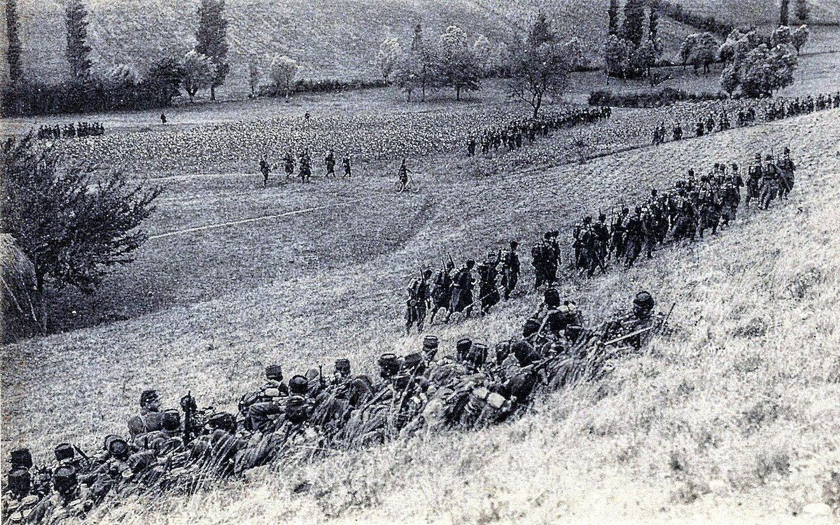 Tropas francesas marchando hacia el frente durante la Batalla del Marne en septiembre de 1914