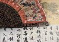 Caligrafía china antigua en abanico tradicional, representando la importancia del arte de la escritura en la civilización china.