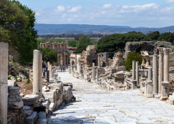 Éfeso: ciudad de transformaciones, Artemisa e imperio romano