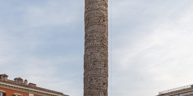 Han restaurado con láseres la Columna de Marco Aurelio.