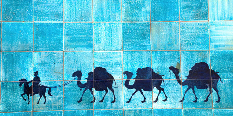 comercio mundo antiguo, como el comercio transformó las sociedades conectando oriente con occidente