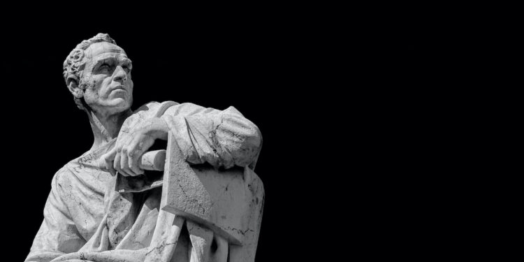 Estatua de un magistrado romano en toga, con gesto contemplativo y expresión de autoridad, representando el poder ejecutivo y judicial de la República.