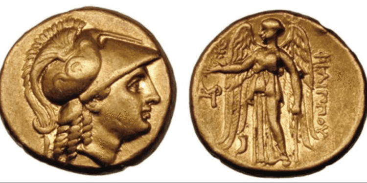 Filipo III Arrideo fue proclamado rey por los diádocos tras la muerte de Alejandro, pero por su discapacidad intelectual, fue usado por todas las partes, incluyendo su esposa Eurídice.