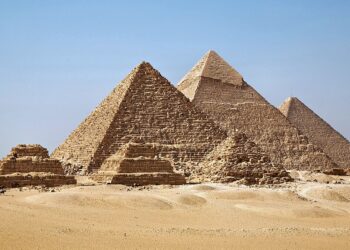 Un estudio satelital señala la existencia de estructuras subterráneas bajo las pirámides.